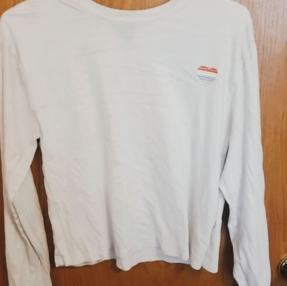 whitw long sleeve shirt